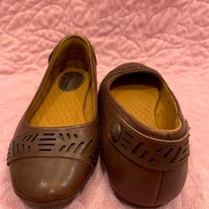 Montana brown leather flats in size 8M